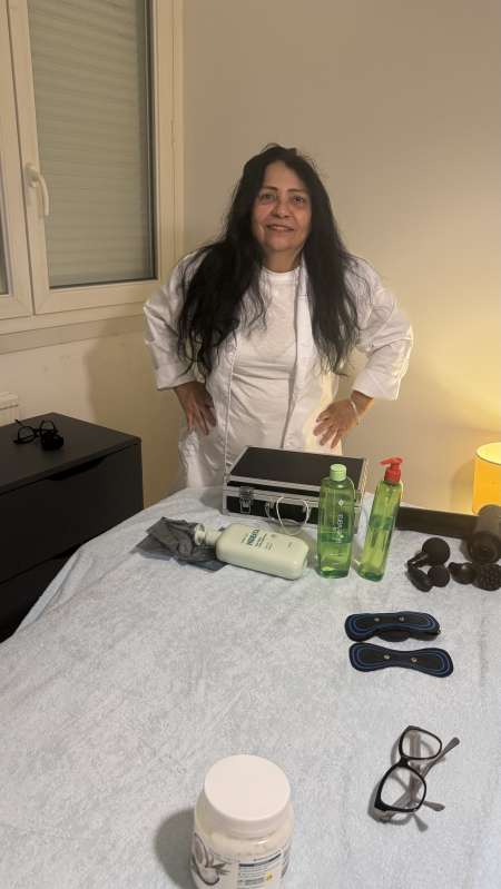 Photo ads/2577000/2577810/a2577810.jpg : Mature pour massage sexuelle