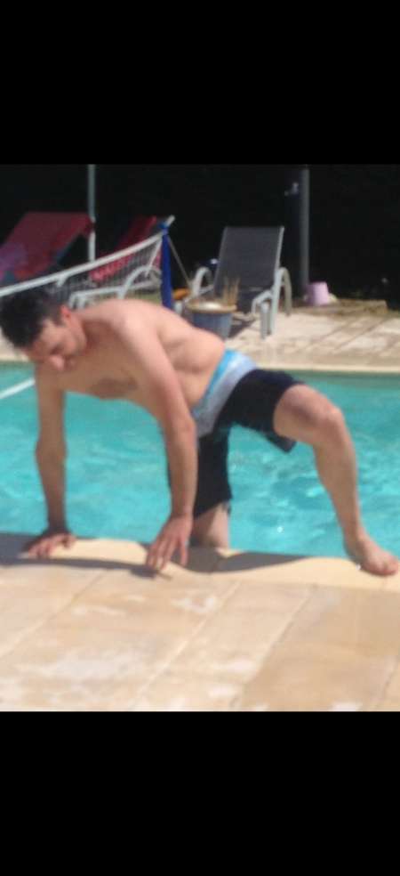 Photo ads/2580000/2580542/a2580542.jpg : Homme jeune celib pour femme voir couple hétéro