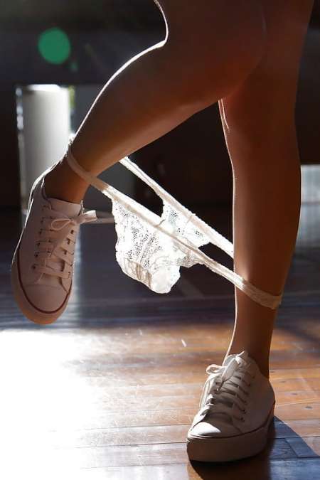 Photo ads/2583000/2583205/a2583205.jpg : Recheche dessous feminins