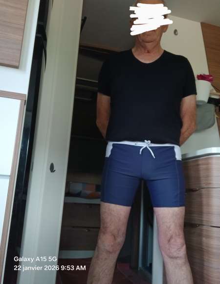 Photo ads/2587000/2587192/a2587192.jpg : Cherche homme pour massages mutuels