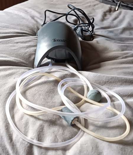 Photo ads/2589000/2589182/a2589182.jpg : pompe à air pour aquarium