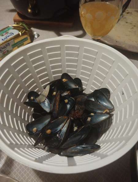 Photo ads/2591000/2591120/a2591120.jpg : Cherche femme mûre pour moment agréable