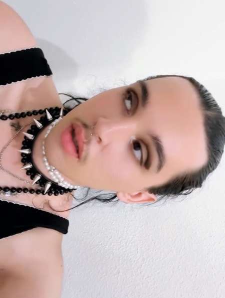 Photo ads/2591000/2591981/a2591981.jpg : Jeune étudiant de 20 ans propose show cam