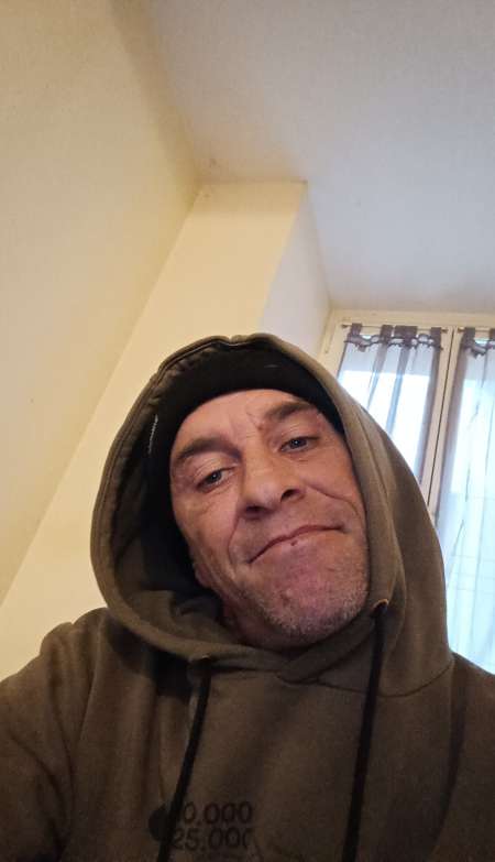 Photo ads/2593000/2593716/a2593716.jpg : Recherche à prendre du plaisir avec femme respectu