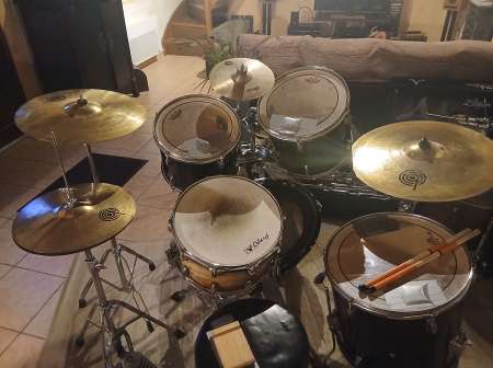 Photo ads/2596000/2596234/a2596234.jpg : A vendre batterie pearl