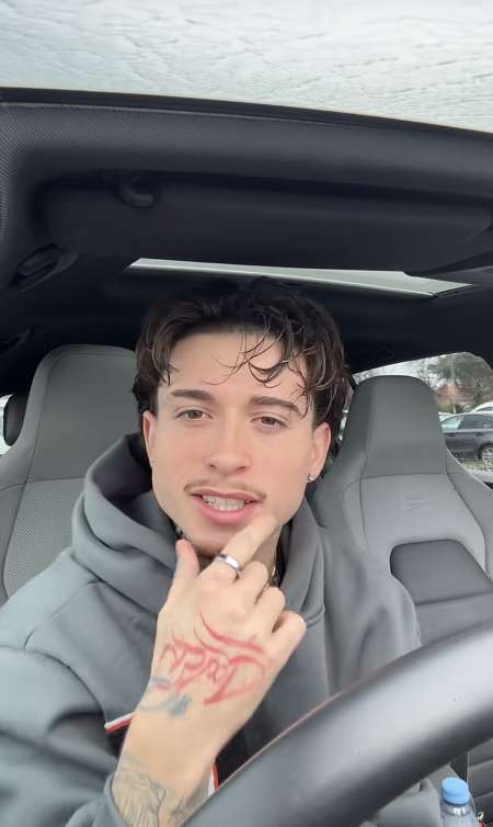 Photo ads/2596000/2596890/a2596890.jpg : Homme fétichiste recherche des pied je     