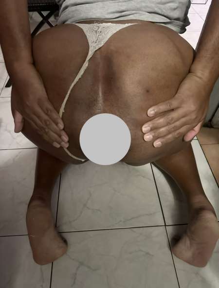 Photo ads/2603000/2603976/a2603976.jpg : Hummm je te suce ou voir plus si tu bande dure ?