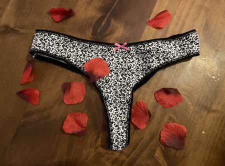 Photo ads/2605000/2605668/a2605668.jpg : Culotte string chaussette