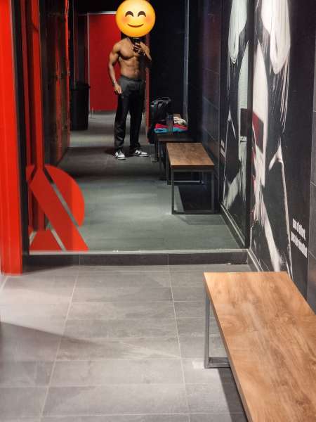 Photo ads/2613000/2613207/a2613207.jpg : Black muscle pour massage