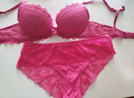 Photo ads/2613000/2613516/a2613516.jpg : Lingerie Neuve Taille S