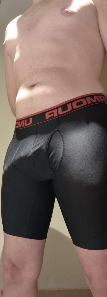 Photo ads/2615000/2615224/a2615224.jpg : Jeune homme cherche coulple Bi ou non