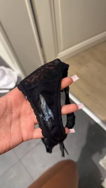 Photo ads/2619000/2619167/a2619167.jpg : Jeune palois cherche strings trempé ou voyeurisme