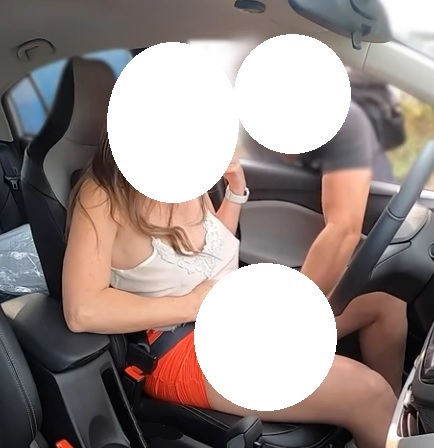 Photo ads/2620000/2620034/a2620034.jpg : Madame je caresse votre chatte sur lieu insolite