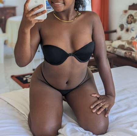 Photo ads/2620000/2620257/a2620257.jpg : Petite Leïla 18ans skinny