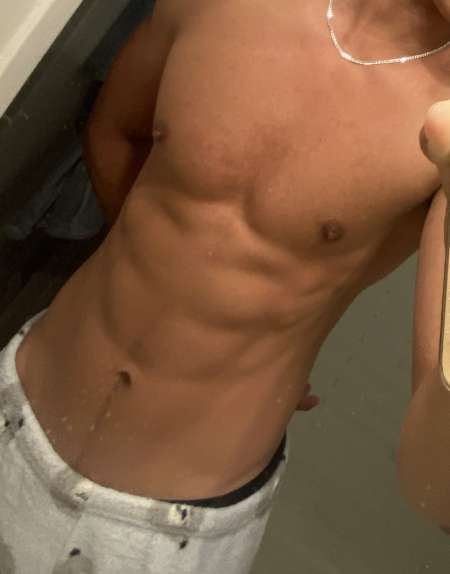 Photo ads/2622000/2622990/a2622990.jpg : Jeune Homme 20 ans cherche plan cue femme