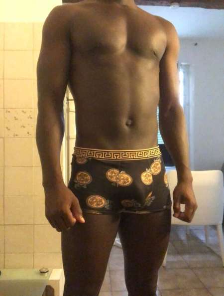 Photo ads/2626000/2626224/a2626224.jpg : Homme black pour femme