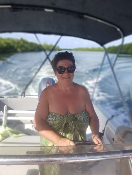 Photo ads/2626000/2626532/a2626532.jpg : Femme soixantaine propose massages