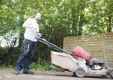 Photo ads/2629000/2629640/a2629640.jpg : Jardinier CESU Nantes et sa métrople pour hommes