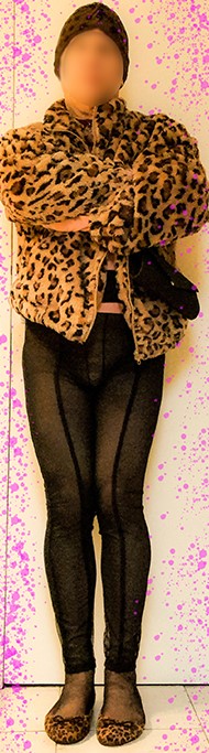 Photo ads/2629000/2629916/a2629916.jpg : Lope Trav Femelle en collant, string et ballerines