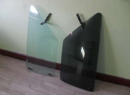 Photo ads/2630000/2630189/a2630189.jpg : vitre arriere ford fiesta