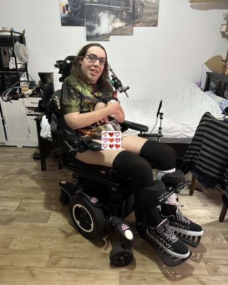 Photo ads/2632000/2632073/a2632073.png : Chienne trans paralysée en fauteuil Roulant