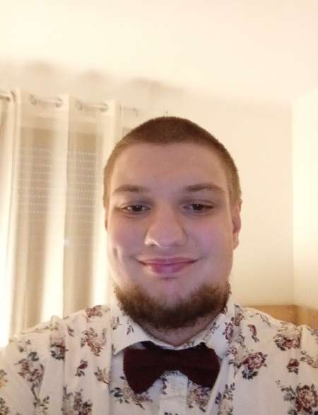 Photo ads/2640000/2640478/a2640478.jpg : Un homme de 21 ans cherche femme expérimenté