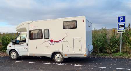 Photo ads/2643000/2643786/a2643786.jpg : Recherche une jeune femme sympa