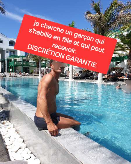 Photo ads/2644000/2644427/a2644427.jpg : Cherche garçon en jupe et culotte qui reçoit.