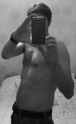 Photo ads/2646000/2646303/a2646303.jpg : cherche caresse avec vos pieds