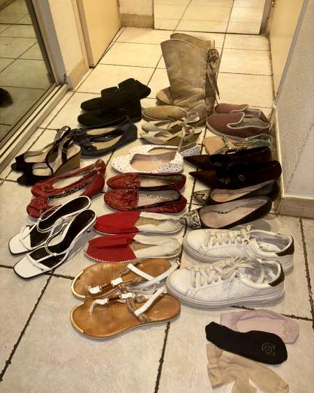 Nombreuses paires de chaussures femme