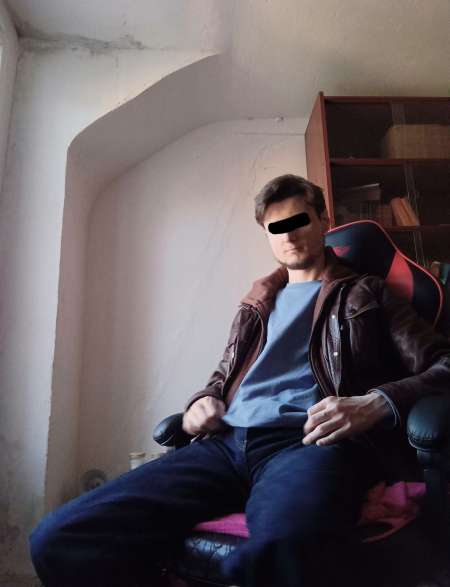 Photo ads/2647000/2647580/a2647580.png : H attentif et dominant pour te baiser longuement