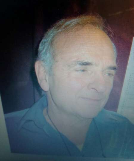 Photo ads/2648000/2648325/a2648325.jpg : T'as un robinet qui fuit où une prise à réparer ?