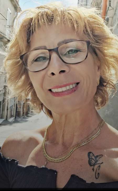 Photo ads/2651000/2651266/a2651266.jpg : Une femme du siècle dernier