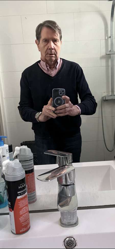 Photo ads/2652000/2652719/a2652719.png : Femme de ménage exib et soumise