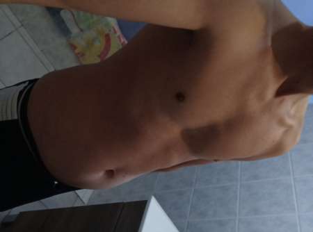 Photo ads/2655000/2655762/a2655762.jpg : Homme 32 ans pour couple ou femme