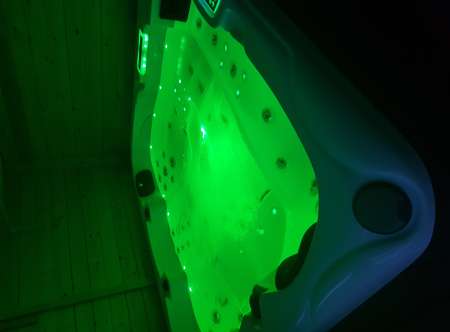 Photo ads/2659000/2659070/a2659070.jpg : Massage et relaxation jacuzzi