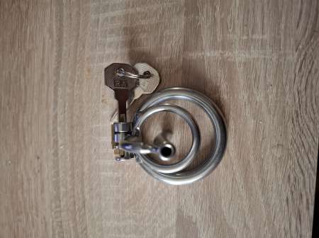 Photo ads/2659000/2659569/a2659569.jpg : Cage de chasteté et plug a vendre