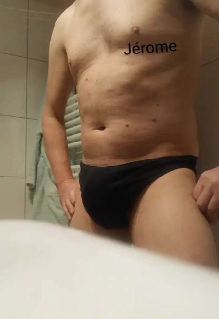 Photo ads/2661000/2661308/a2661308.jpg : Homme sympathique recherche femme discrète