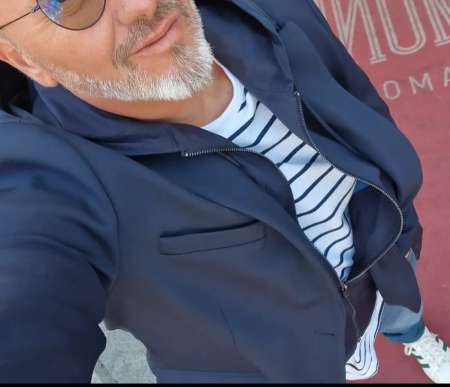 Photo ads/2664000/2664526/a2664526.jpg : Escortboy Gentleman discret pour vous servir,