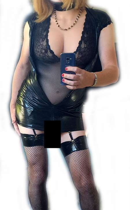 Photo ads/2675000/2675748/a2675748.jpg : Maitresse Barbara - Domina Trans MILF d\'exception