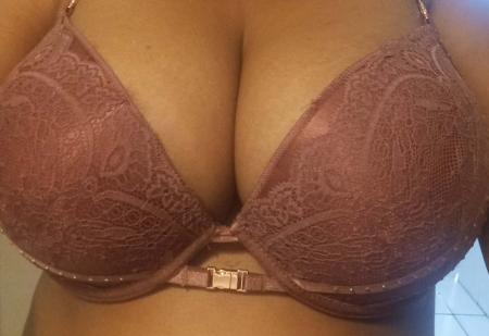 Photo ads/2681000/2681595/a2681595_baedcc27.jpg : Belle femme métisse belle seins\'