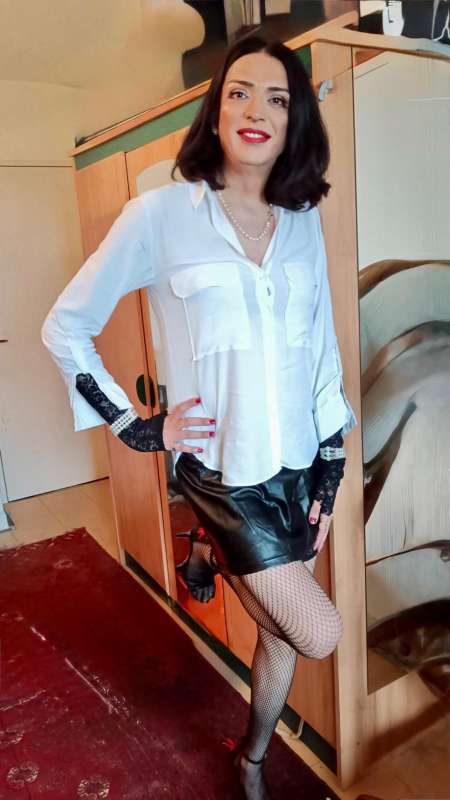 Photo ads/2683000/2683683/a2683683.jpg : Jolie escort Transgenre sexy et féminine sur Paris