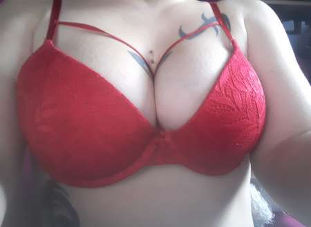 Photo ads/2684000/2684191/a2684191.jpg : Du plaisir avec un belle femme tatouer