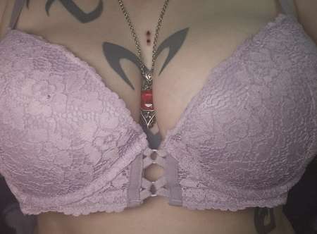 Photo ads/2687000/2687347/a2687347.jpg : jeune femme percé et tatouer pour du sexe