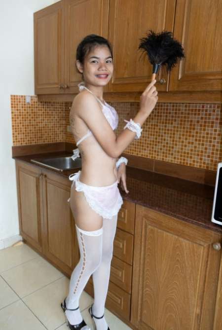 Photo ads/2687000/2687595/a2687595.jpg : Papy cherche jeune femme de ménage sexy