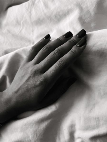 Photo ads/2690000/2690580/a2690580.jpg : Curieuse ou initiée, H rech. Femme pour handjob