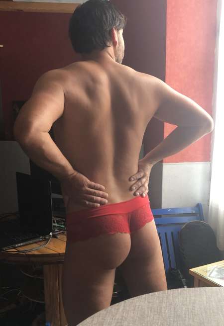 Photo ads/806000/806535/a806535.jpg :  Homme de ménage nu ou en tenue sexy